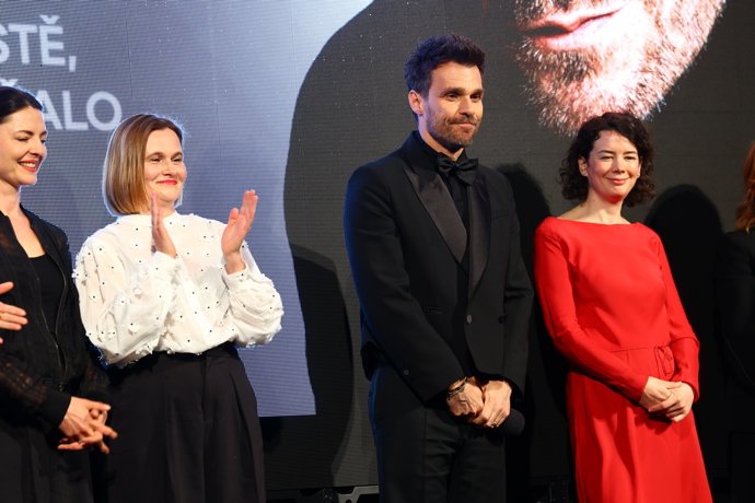 Leoš Mareš na pódiu. 