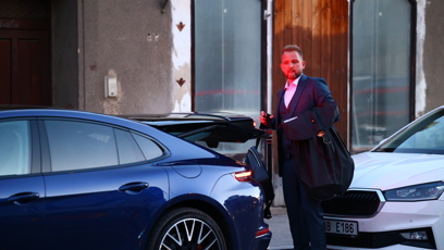 FOTO: Libor Bouček odjížděl ve svém Porsche.