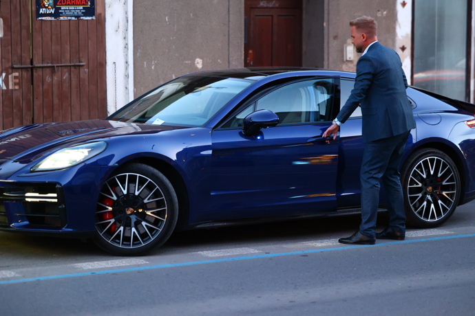 Libor Bouček odjížděl v Porsche. 