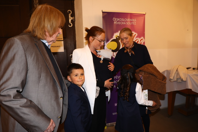 Karel Vágner s dcerou a vnoučaty.