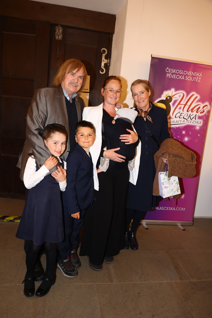 Karel Vágner vyvedl dceru s její maminkou a vnoučaty.