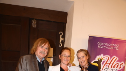 FOTO: Karel Vágner na vzpomínkovém koncertě k nedožitým 60. narozeninám zpěvačky Ivety Bartošové.