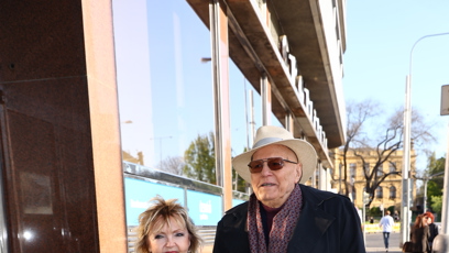 FOTO: Jan Přeučil dorazil po boku své ženy Evy Hruškové.