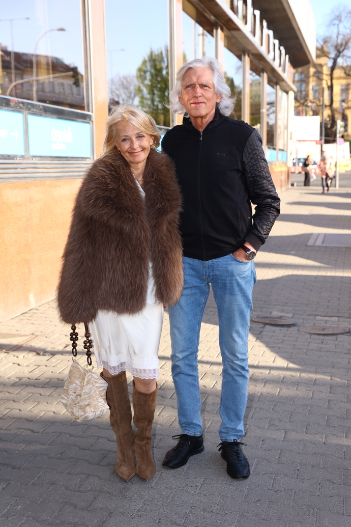 Veronika Žilková s partnerem po boku.