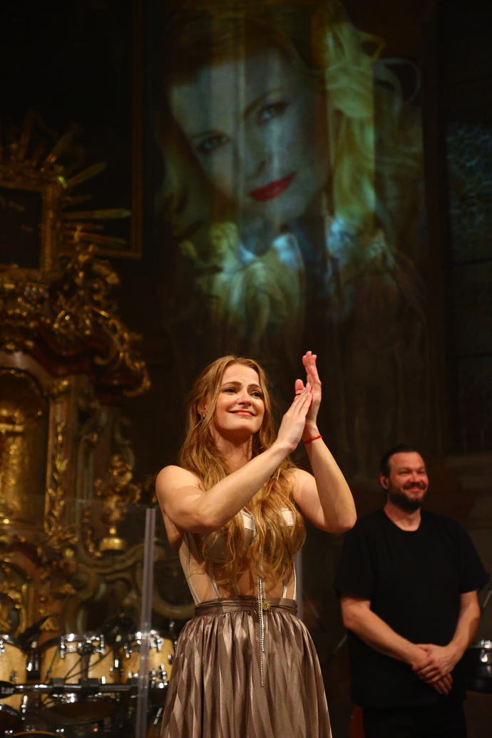 Šárka Vaňková se převtělila v Ivetu Bartošovou.