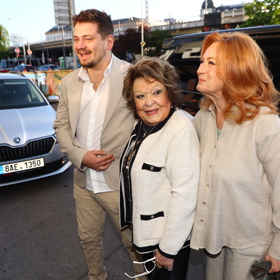 Bylo vidět, že se na premiéru těší.