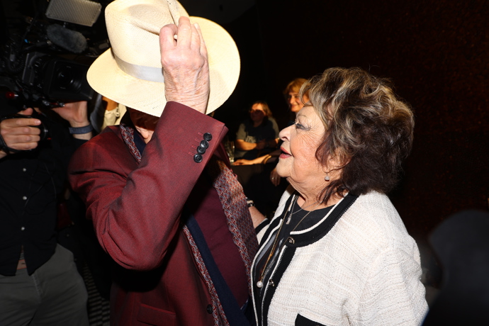 Jan Přeučil smekl klobouk před Jiřinou Bohdalovou.