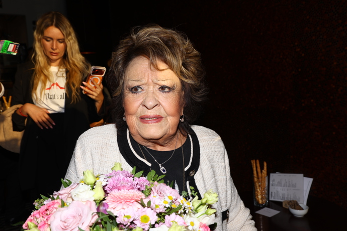 Obličej se jí občas změnil v smutek.