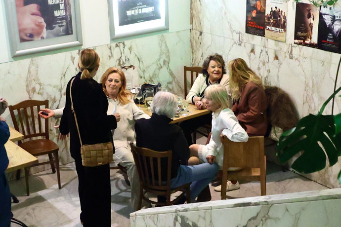 Oslava se protáhla.