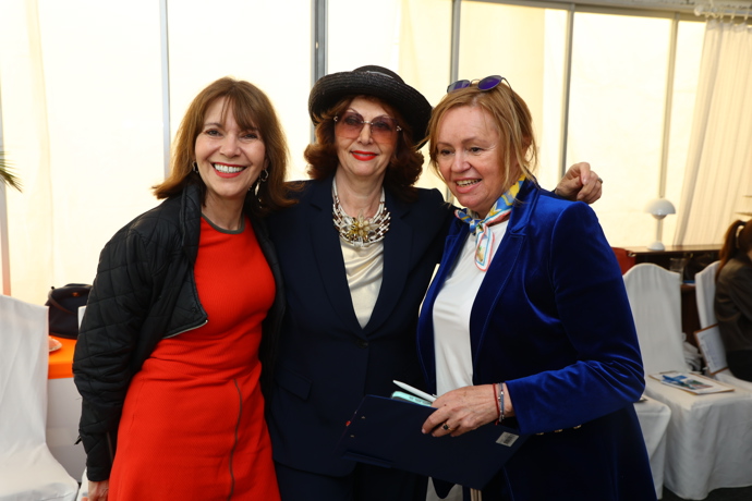 Jitka Sedláčková s Michaelou Dolinovou a Saskií Burešovou. 