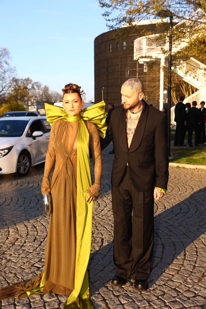 Rapperka Sharlota šokovala průsvitnými šaty.