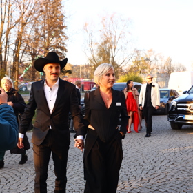 Martina Pártlová dorazila ruku v ruce s partnerem.