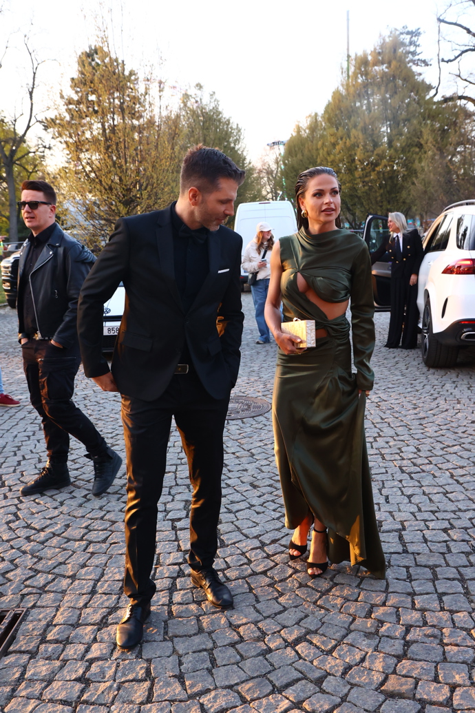 Petr Cerha dorazil s manželkou Terezou.