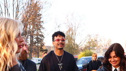 FOTO: Zpěvák Ben Cristovao přišel vysmátý.