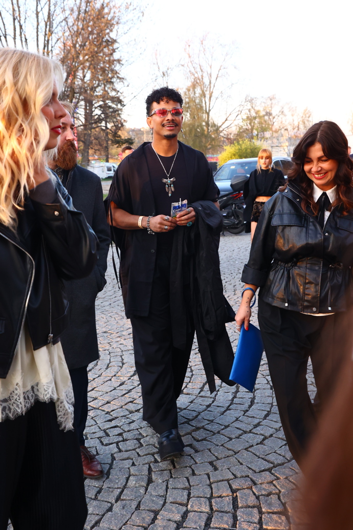 Zpěvák Ben Cristovao přišel vysmátý.