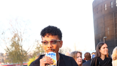 FOTO: Zpěvák Ben Cristovao si vychutnal džusík.