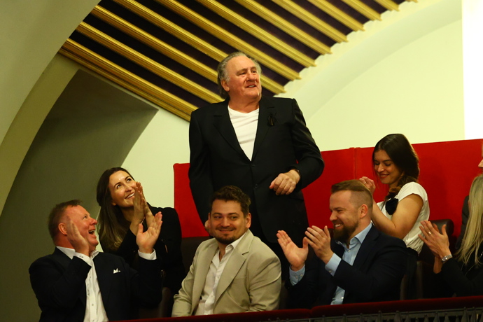 Gérard Depardieu dorazil na veřejnou oslavu Jiřiny Bohdalové.