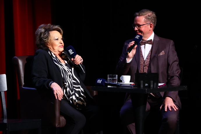 Oslava narozenin Jiřiny Bohdalové.