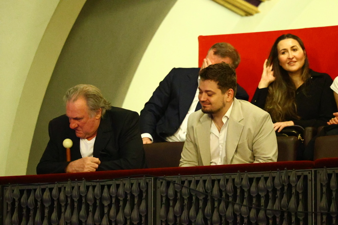 Gérard Depardieu překvapivě dorazil.