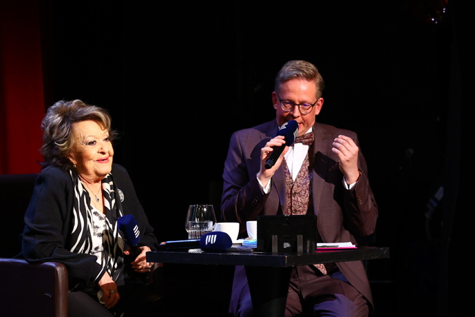 Veřejná oslava narozenin Jiřiny Bohdalové v divadle Hybernia.