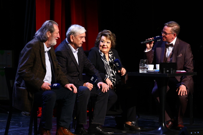 Veřejná oslava narozenin Jiřiny Bohdalové v divadle Hybernia.