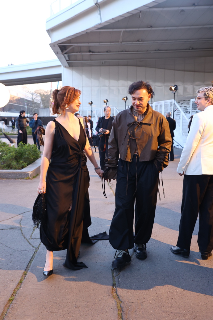 Renne Dang v doprovodu Natálie Halouzkové.