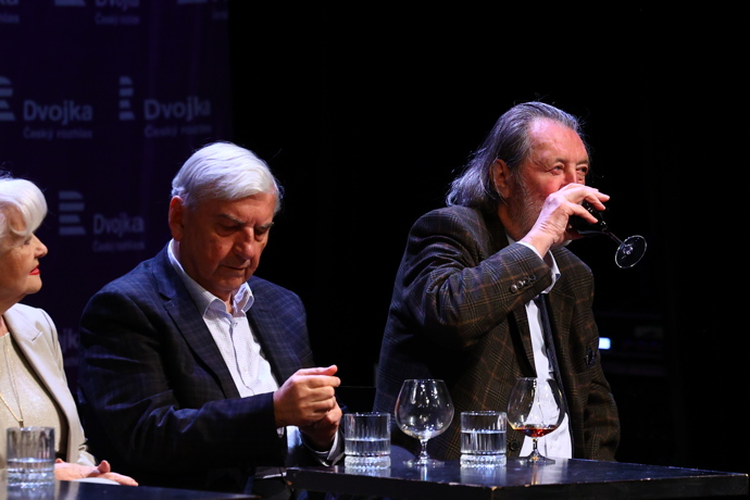 Bolek Polívka a Miroslav Donutil si dali dobré pití.