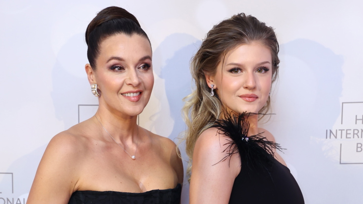 Iva Kubelková vzala dceru Natálii Jiráskovou na ples.