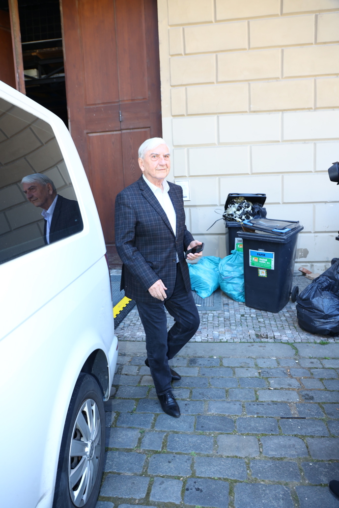 Miroslav Donutil při odchodu.