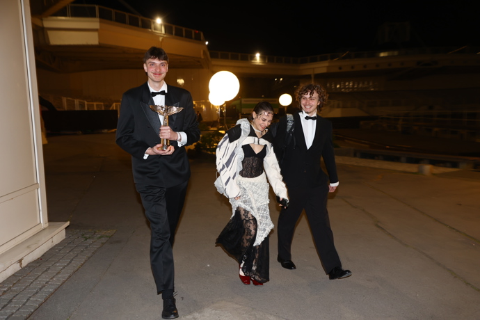 Marie April odcházela očividně spokojená.