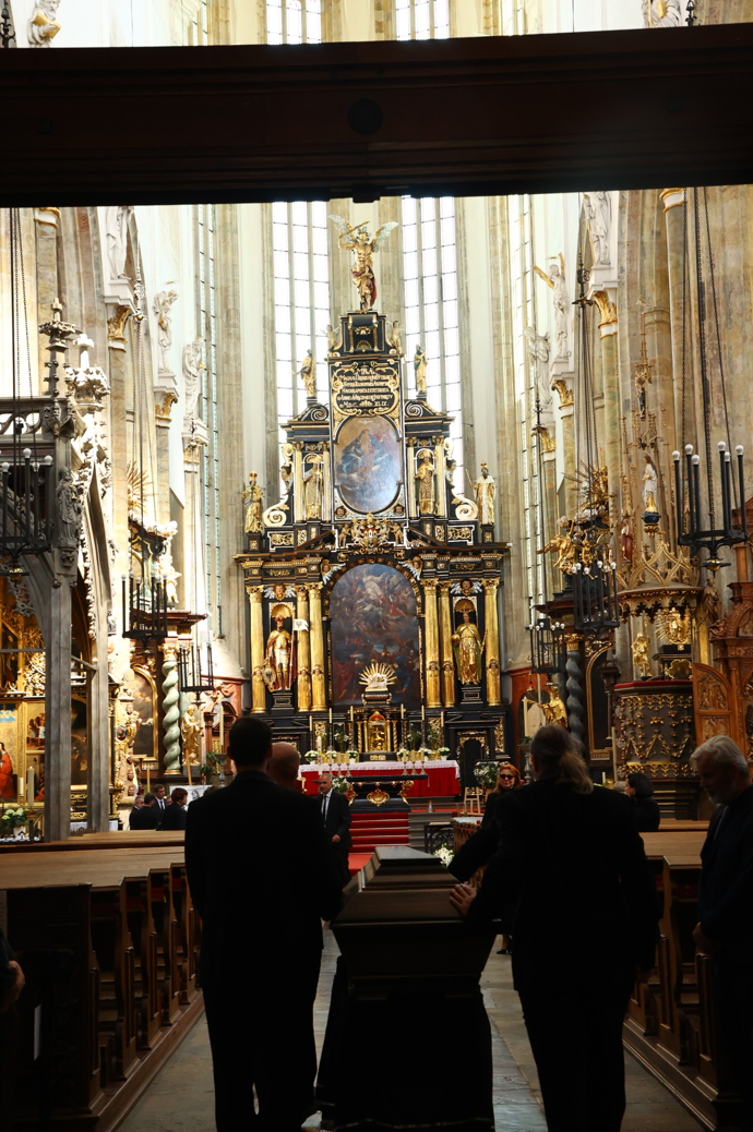 Pohřeb Jana Potměšila se konal v chrámu Matky Boží před Týnem v Praze.