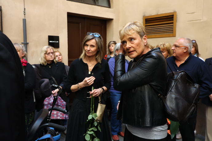 Na pohřeb dorazila Marie Retková. 