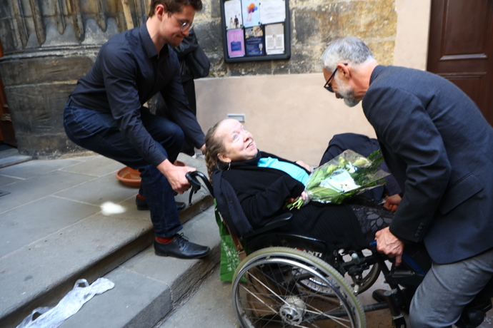 Ivan Trojan pomáhal handicapované ženě. 