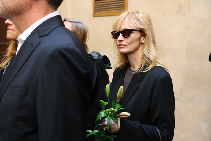 Aňa Geislerová na pohřbu Jana Potměšila. 