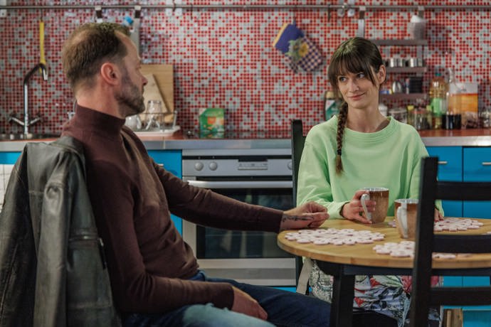 Na scéně se navíc objevuje nečekaně vstřícný Filip.