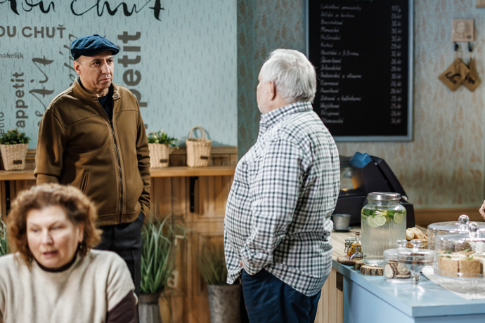 Vrací se totiž neblaze proslulý pan Koníček, aby zpeněžil své mlčení o Lumírově roli v jedné z největších uličních kauz...