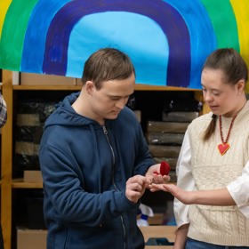 Po počáteční nervozitě se to Vaškovi přece jen povede.