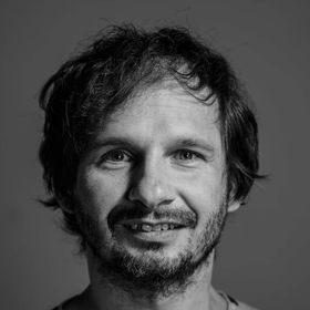 Podle přání samotného Vládi by rozloučení nemělo být jen smutné a černé.