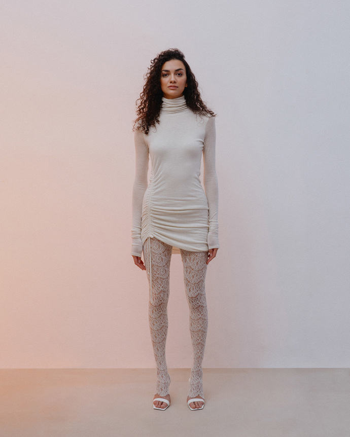 Krajku nevěsty nemusí nosit jen na šatech, ale třeba punčochách...