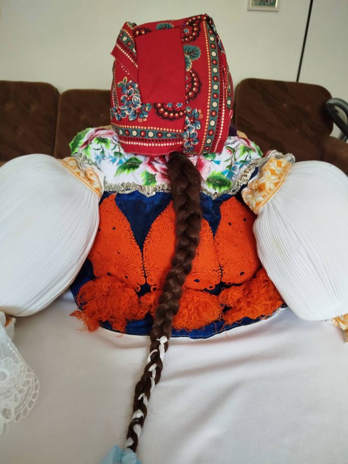 Lifee potom v detailu předvedla pravý cop po své pra prababičce.