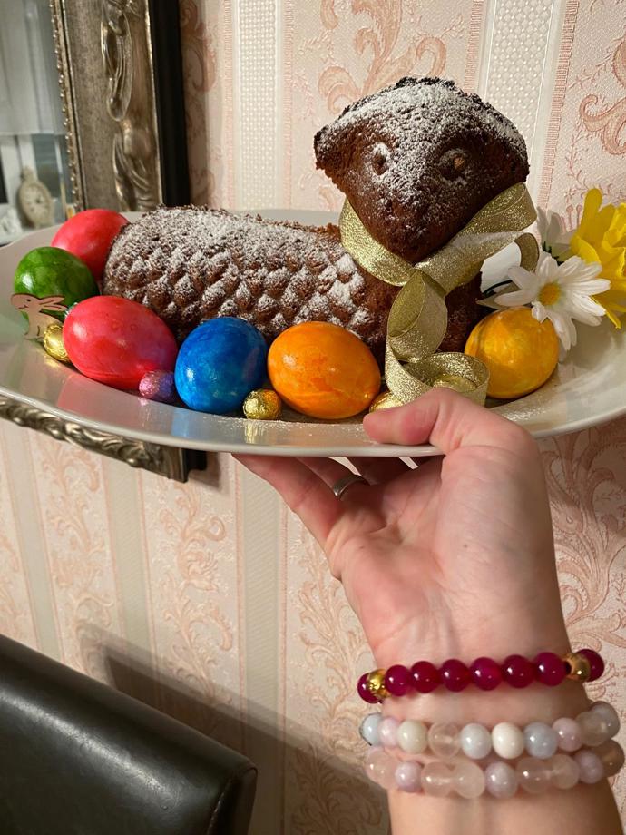 Lucie ráda peče beránky s jogurtem a užívá si jejich závěrečné dekorování. 