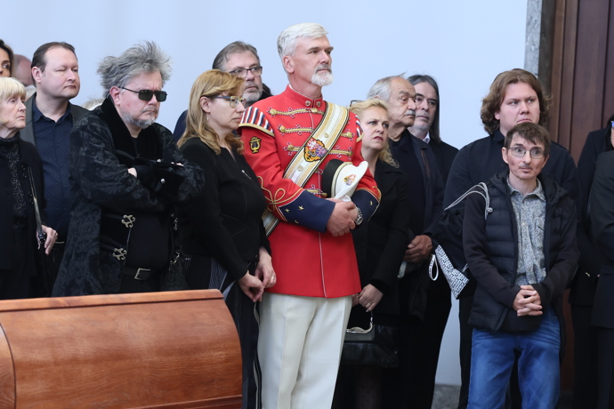 Hosté zaplnili celou smuteční síň.