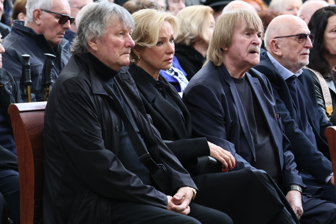 Karel Vágner na pohřbu Václava Hybše.