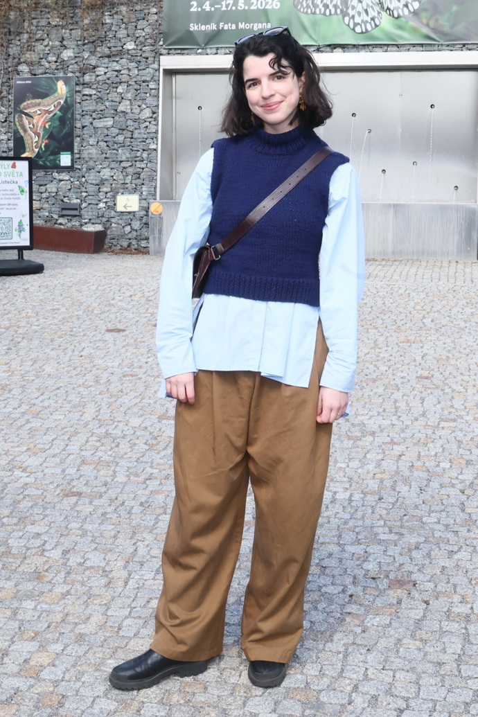 Mladá herečka si hezky pohrála s vrstvením, které je teď na jaře potřeba. 