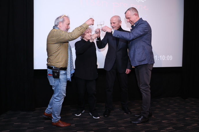 Václav Neckář natočil nový videoklip k jeho staré písni - Píseň pro mne. 