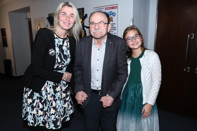 Jaroslav Uhlíř s dcerou a vnučkou