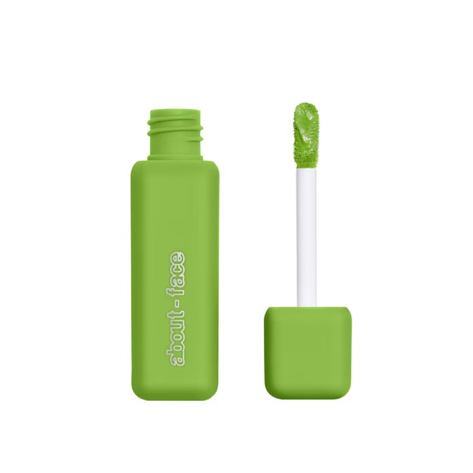 Stíny about-face jsou krásně pigmentované a nezalézají do vrásek a ani se na mastném víčku nijak nepohnou po celý den. Cena je navíc také příznivá, v parfumerii Douglas je najdete za 472 Kč. 