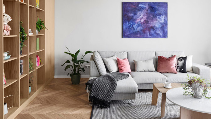 Dva sousední byty v historickém domě spojily síly a vznikl jedinečný dvougenerační domov plný světla a elegance. Podívejte se, jak architektka Tereza Janků proměnila prostor v dokonalé bydlení, které respektuje původní ráz činžovního domu, ale zároveň přináší moderní komfort.
Dva sousední byty v historickém domě spojily síly a vznikl jedinečný dvougenerační domov plný světla a elegance. Podívejte se, jak architektka Tereza Janků proměnila prostor v dokonalé bydlení, které respektuje původní ráz činžovního domu, ale zároveň přináší moderní komfort.