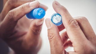 Zákon podobnosti - takový je základní kámen homeopatie. V praxi to znamená, že podobné se léčí podobným, tedy že homeopaticky ředěný lék může nemocného vyléčit tehdy, když stejná látka ve vyšší koncentraci u zdravého člověka vyvolává podobné příznaky, jakými trpí nemocný.
