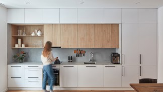Stylová přeměna starého pražského bytu na elegantní interiér v klasickém stylu